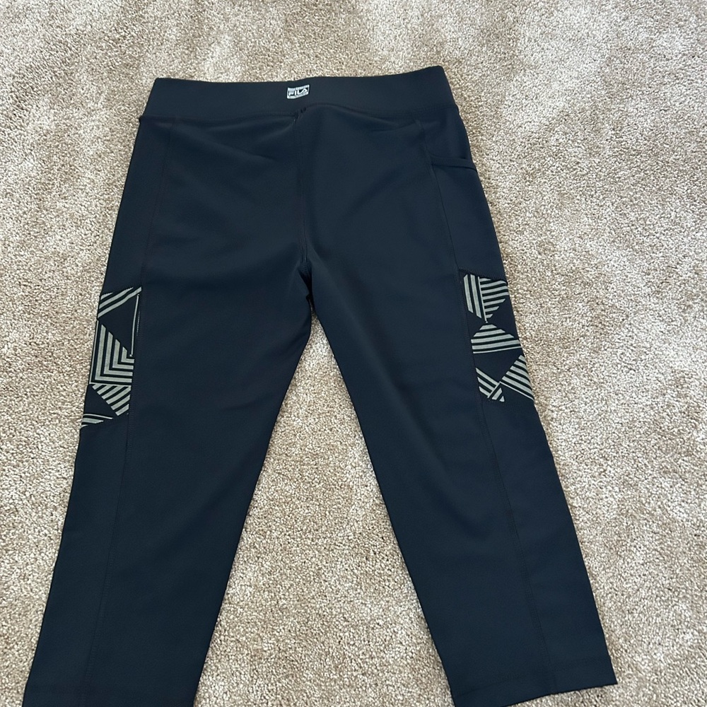 Black Athletic Capri Leggings with Geometric Side Panels